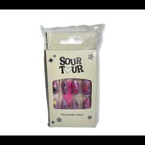 COPY - Olivia Rodrigo Sour Tour Nail set